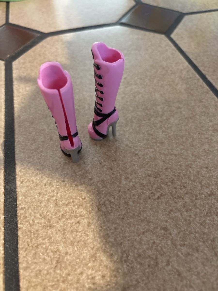 Giocattoli: Botte à talons barbie  – Nuovo (secondo la descrizione) da Uvrier venduto da lou_dhk8 1