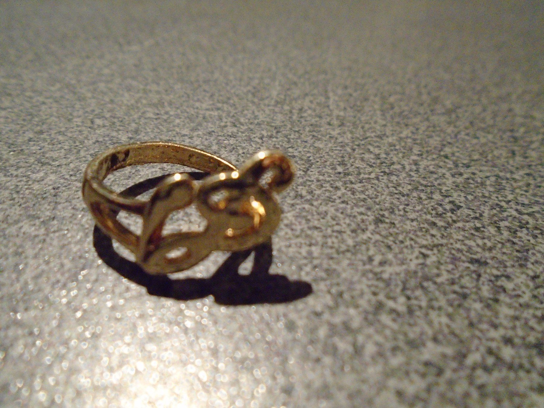Bagues: Ring goldfarbig, verschlungen – D'occasion à Zürich par abraxas1291