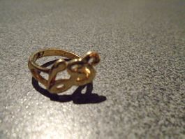 Ring goldfarbig, verschlungen