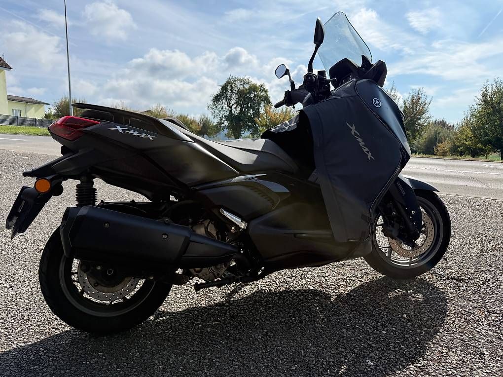 Scooters: Yamaha X-Max 300 Tech Max (ABS, 8950km, Jahrgang Dez/2023) – Gebraucht aus Schlierbach von mtx999 2