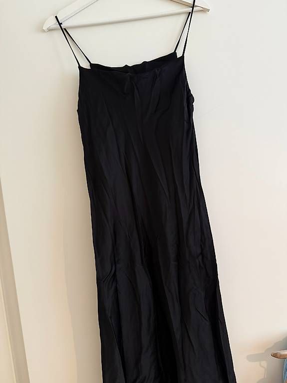 Kleider: ZARA SLIP DRESS SIZE S! – Gebraucht aus Wallisellen von Marij1986 2