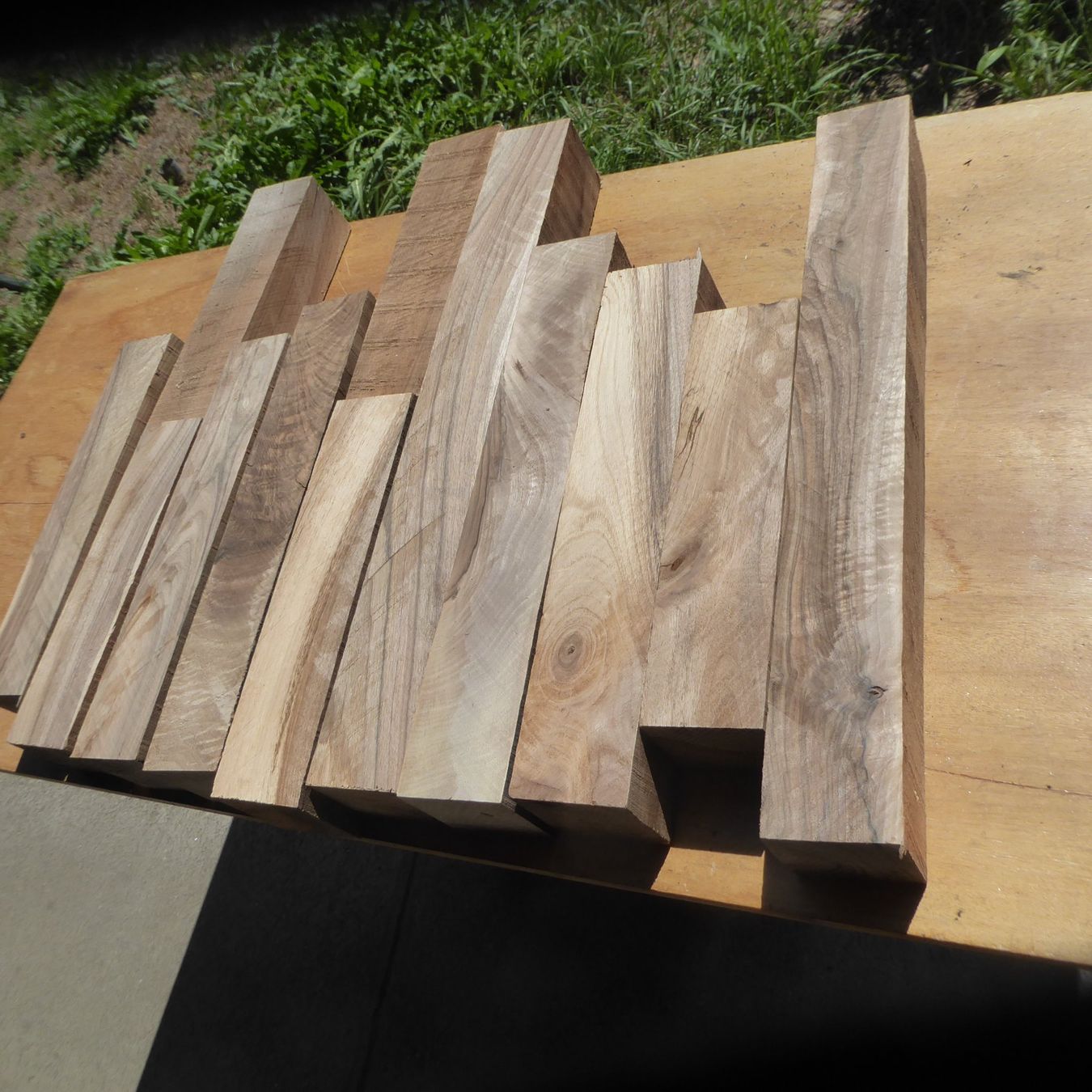 Articles en bois: Drechslerholz Nussbaum 6 x 6 cm – Neuf (Voir description) à Sumiswald par Hennri1