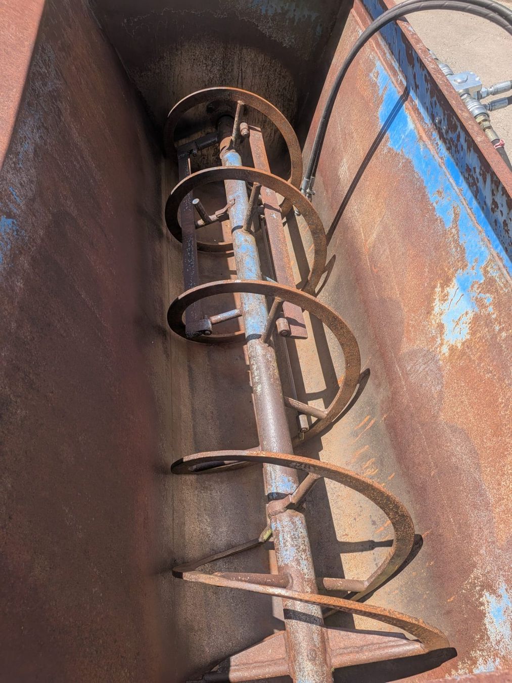 Tutte le macchine: benne mélangeuse hydraulique – Usato da Yvonand venduto da Li_poch 2
