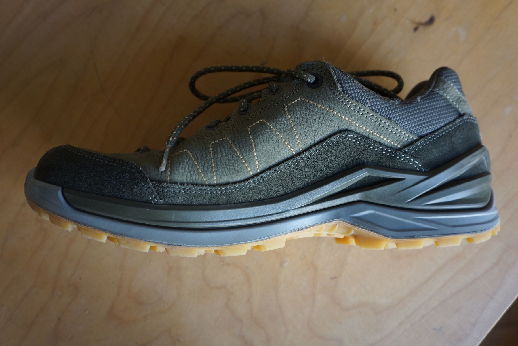 Lowa Chaussures hommes: Lowa Wanderschuhe, Grösse 45 – D'occasion à Zürich par woh_b7gw 6