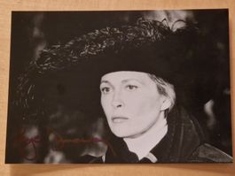 Faye Dunaway, Original Autogramm auf Foto in s/w