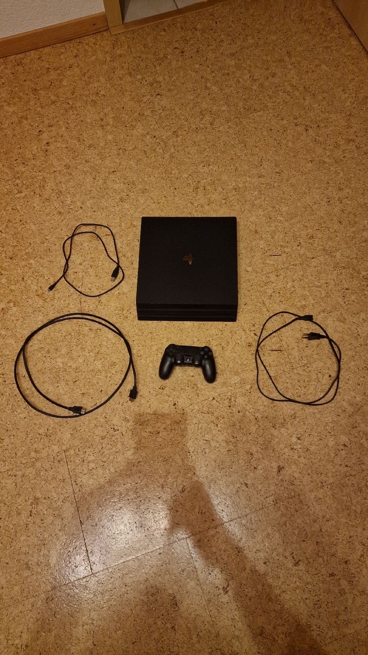 Sony Console: Sony Playstation 4 Pro 825GB – Usato da staefa venduto da hagenbuch01 1