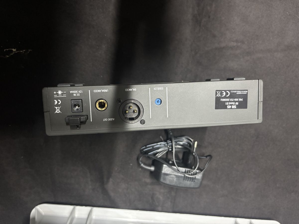 Akg Microfoni: AKG Perception Wireless SR45 HT45 Mikrofonset gebraucht – Usato da Gontenschwil venduto da andih1983 1
