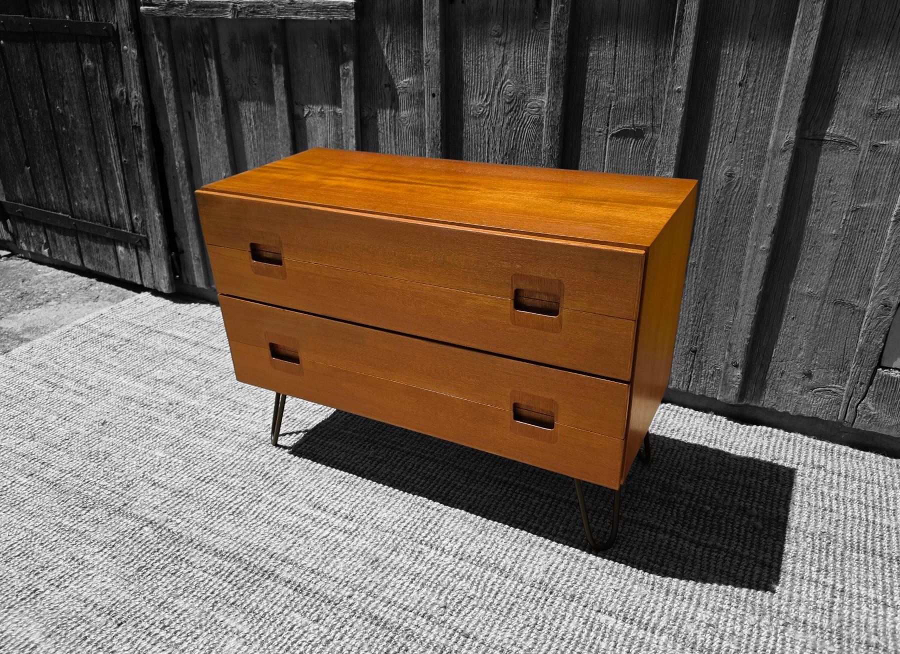 Cassettiere: Mid Century Teak  Sideboard Swiss Form – Usato da Haslen AI venduto da Vintagelix 1