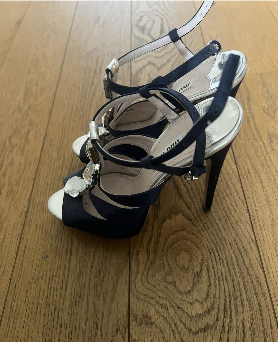 Miu Miu Damenschuhe: Miu Miu Satin Sandalen Crystal – Gebraucht aus Horgen von susu6969 1