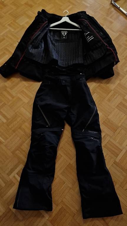 Completi: GORE TEX Motorradkombi Gr. M – Usato da Pfäffikon ZH venduto da Maikinaiki 4