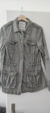 Jacke im Militärstil