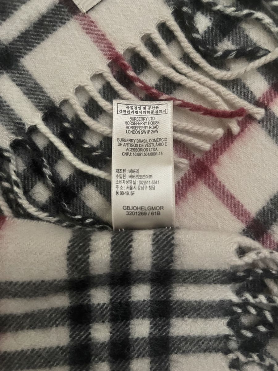 Burberry Foulard & Sciarpe: Burberry cashmere Schal original! – Nuovo (secondo la descrizione) da Grüningen venduto da marser 1