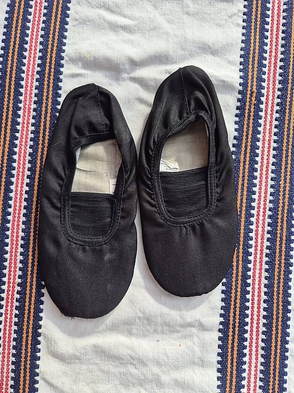 Scarpe per ragazzi: Turntäppeli Grösse 33/34 – Usato da Zürich venduto da RaffaelaT 1