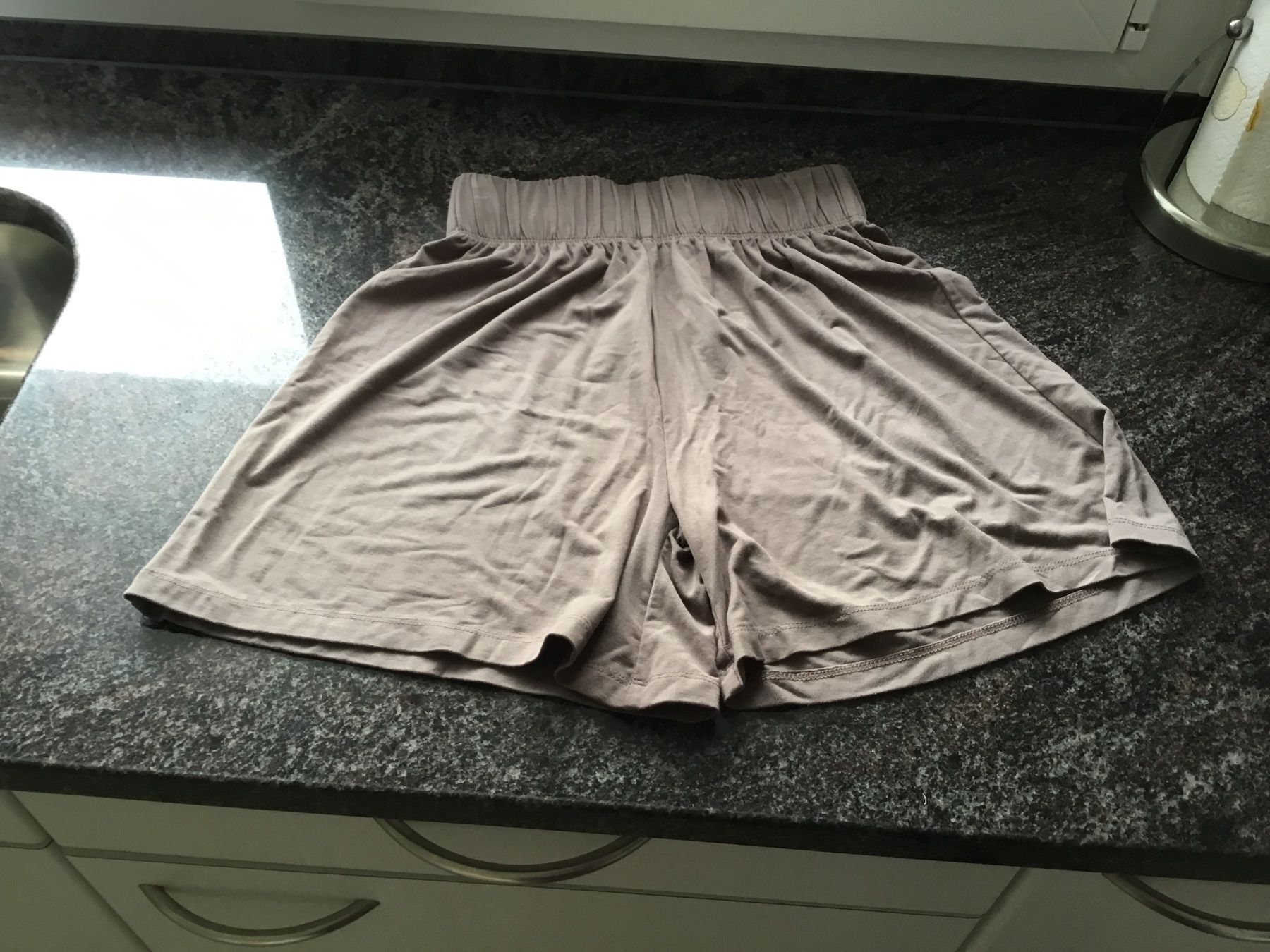 Pantaloni: Bequeme kurze Hose Gr.S – Usato da Würenlos venduto da Tina48 1