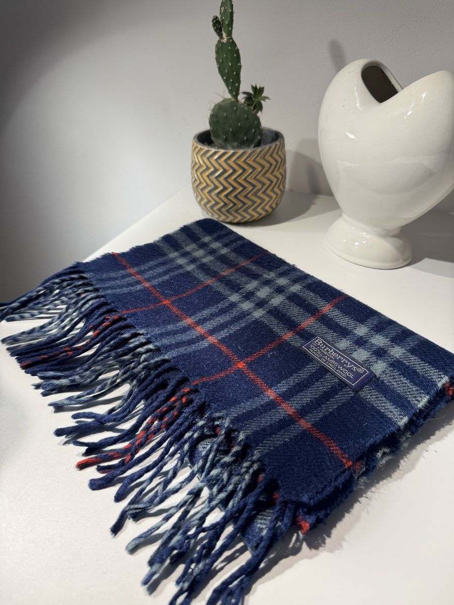 Burberry Foulard & Sciarpe: Écharpe Burberry originale – Usato da St-Maurice venduto da Nikitas_P