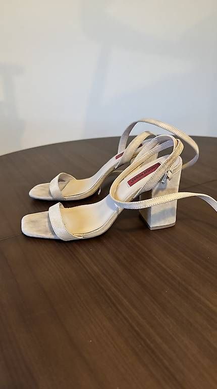 Scarpe da donna: Sandalen mit Absatz, beige – Usato da Luzern venduto da bar_v528