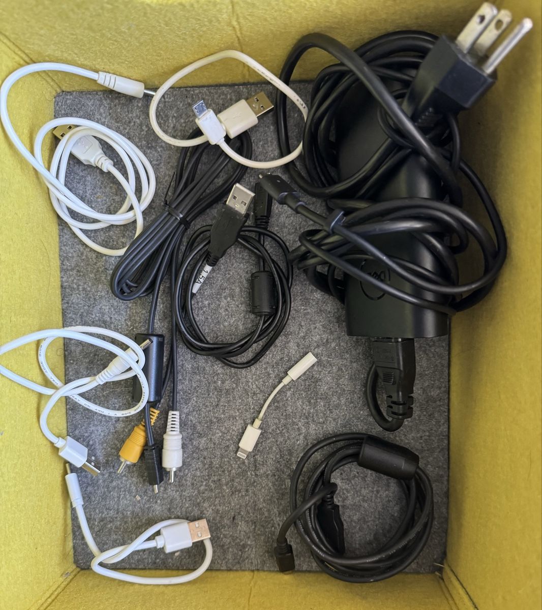 Ladegeräte: Kabel und Ladegeräte diverse Anschlüsse  – Gebraucht aus Seengen von intra0