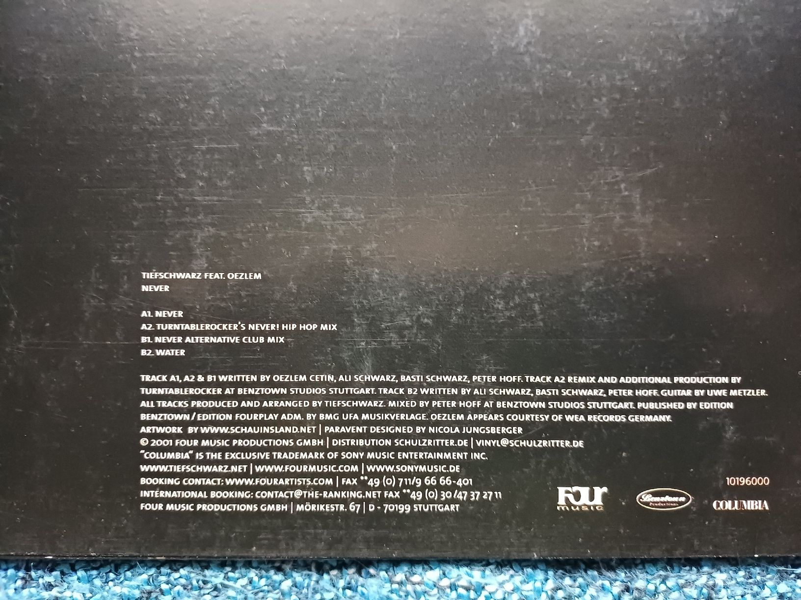Dischi in vinile: Tiefschwarz feat. Oezlem "Never" 12" – Usato da Begnins venduto da Drastic-Sound 2
