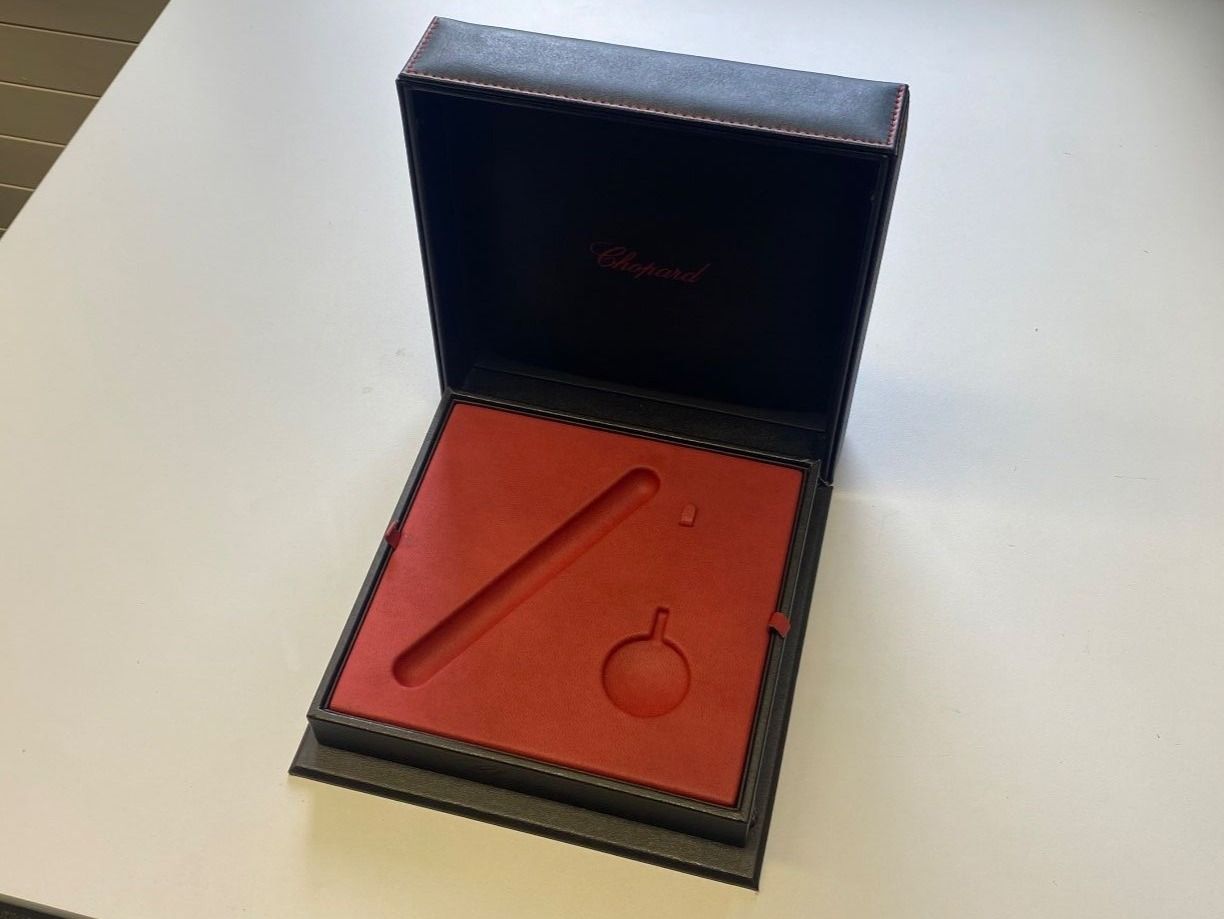 Chopard Orologi: CHOPARD Box 1 Pen + 1 Key Ring mit Boklet – Usato da St. Gallen venduto da galluswatches 3