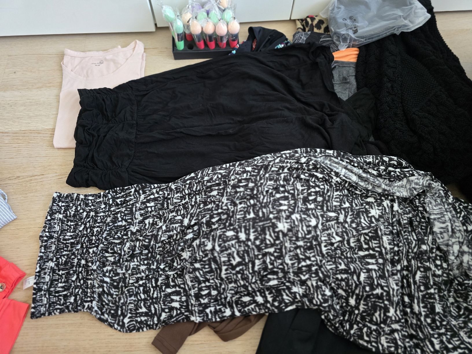 Lots de vêtements: Restposten Kleider & Handtaschen – D'occasion à Rickenbach b. Wil par Beautiful.Things 6