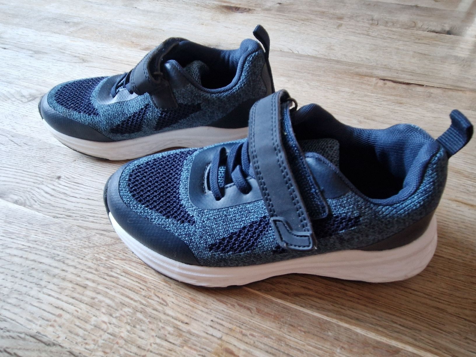 Schuhe für Jungen: Turnschuhe gr. 31 – Gebraucht aus Mülligen von Dela19 1