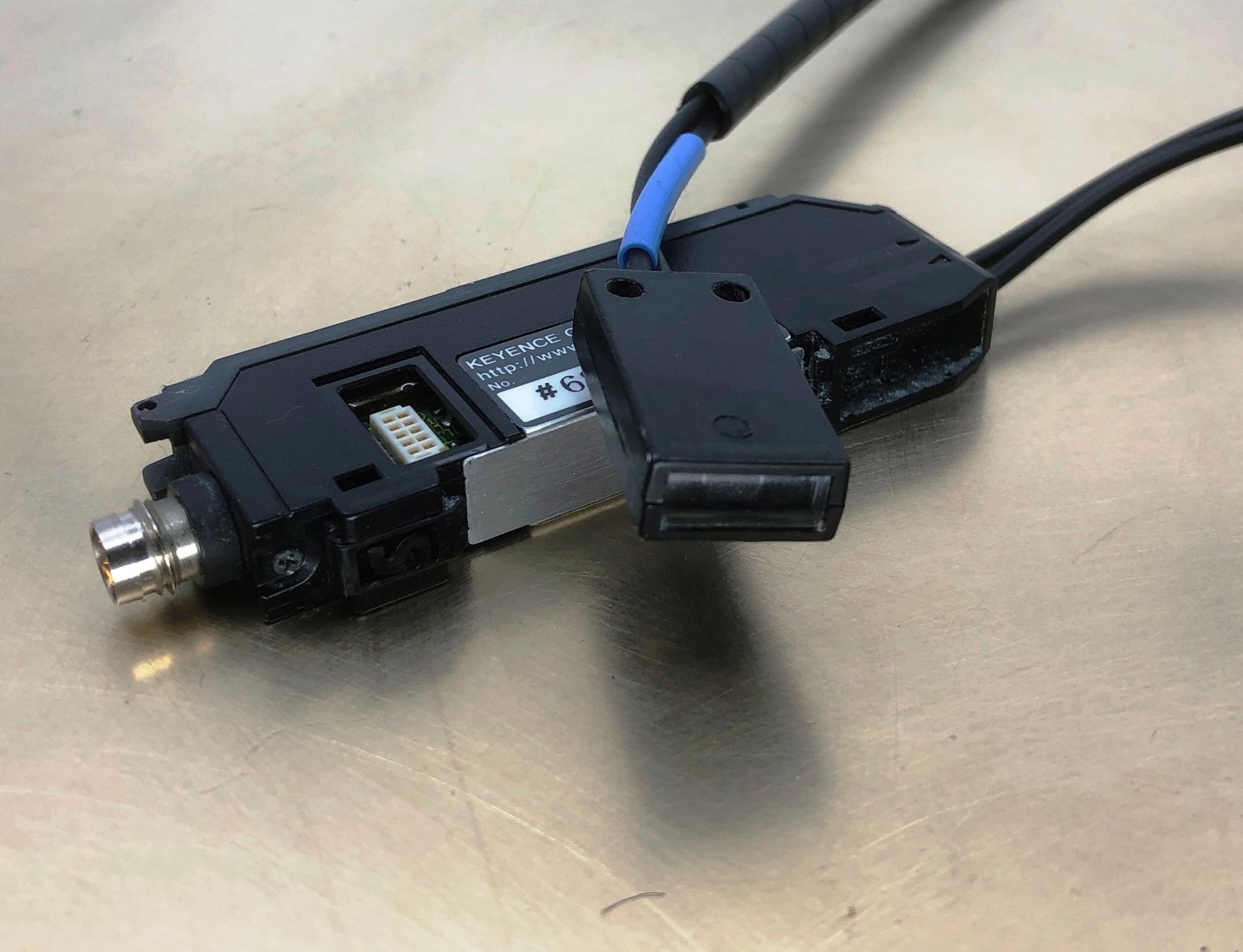 Componenti elettronici: Lichtleiter KEYENCE FS-V31CP & Keyence FU-11 – Usato da Laufenburg venduto da Sirluger 4