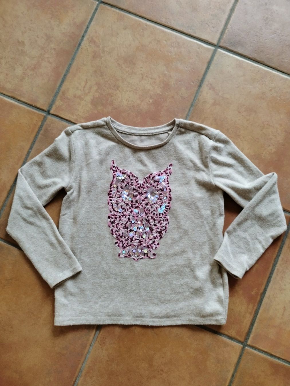 C&A Pullover & Sweatshirts: Beiger Pullover Eule mit Pailletten von C&A, Gr. 134-140 – Gebraucht aus Densbüren von TutaLarsen
