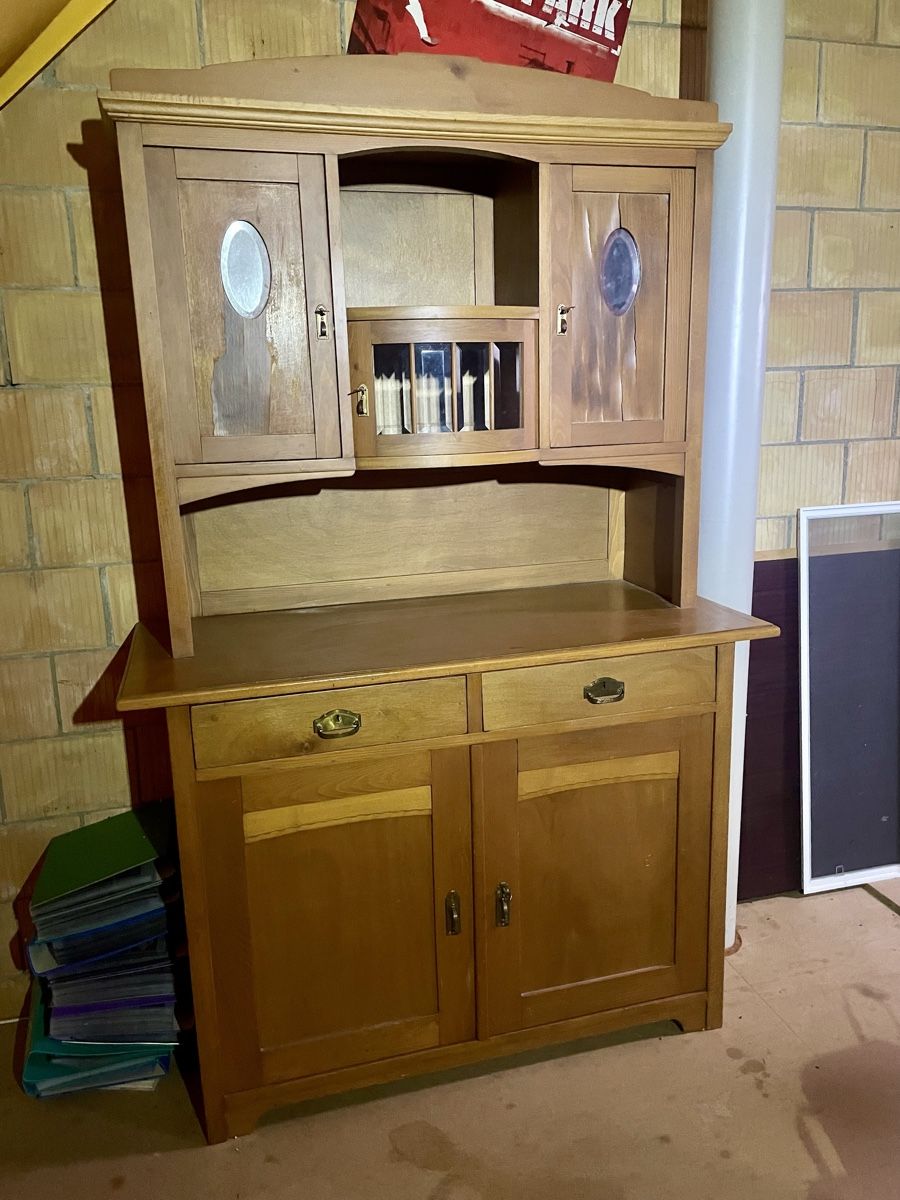 Armadi: Alter antiker Schrank – Usato da Basel venduto da Konix