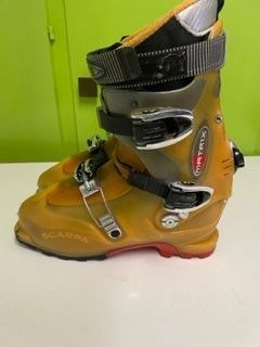 Scarpe da uomo: Chaussures de randonnée – Usato da Vuarmarens venduto da Leonchuv 1