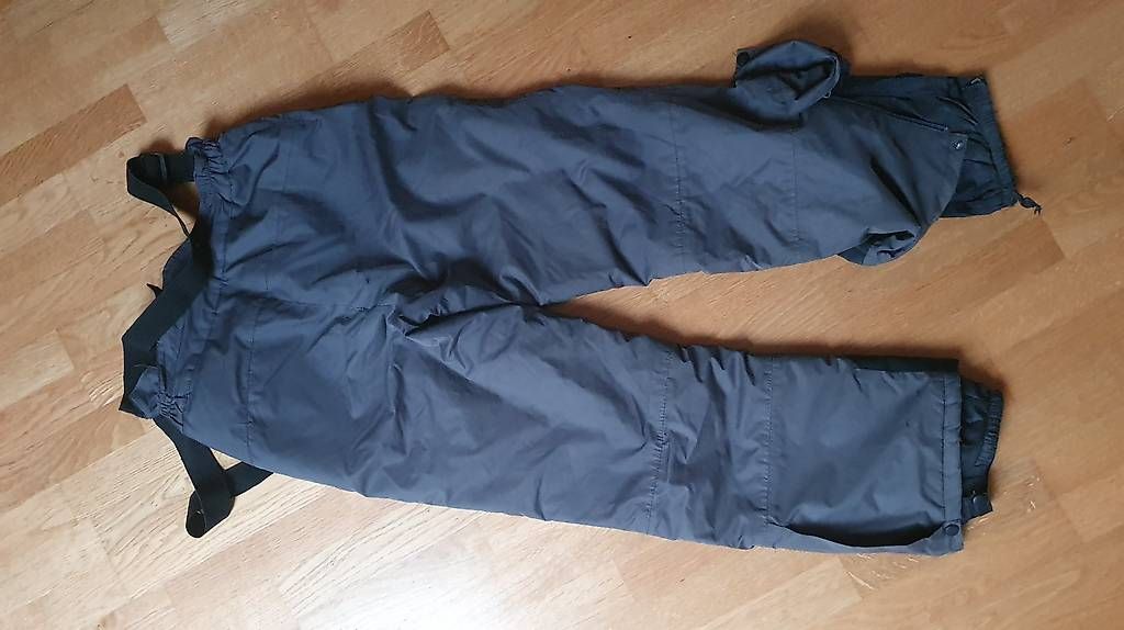 Pantaloni: Graue Skihose 152 – Usato da Niederwangen b. Bern venduto da thurncaro 1