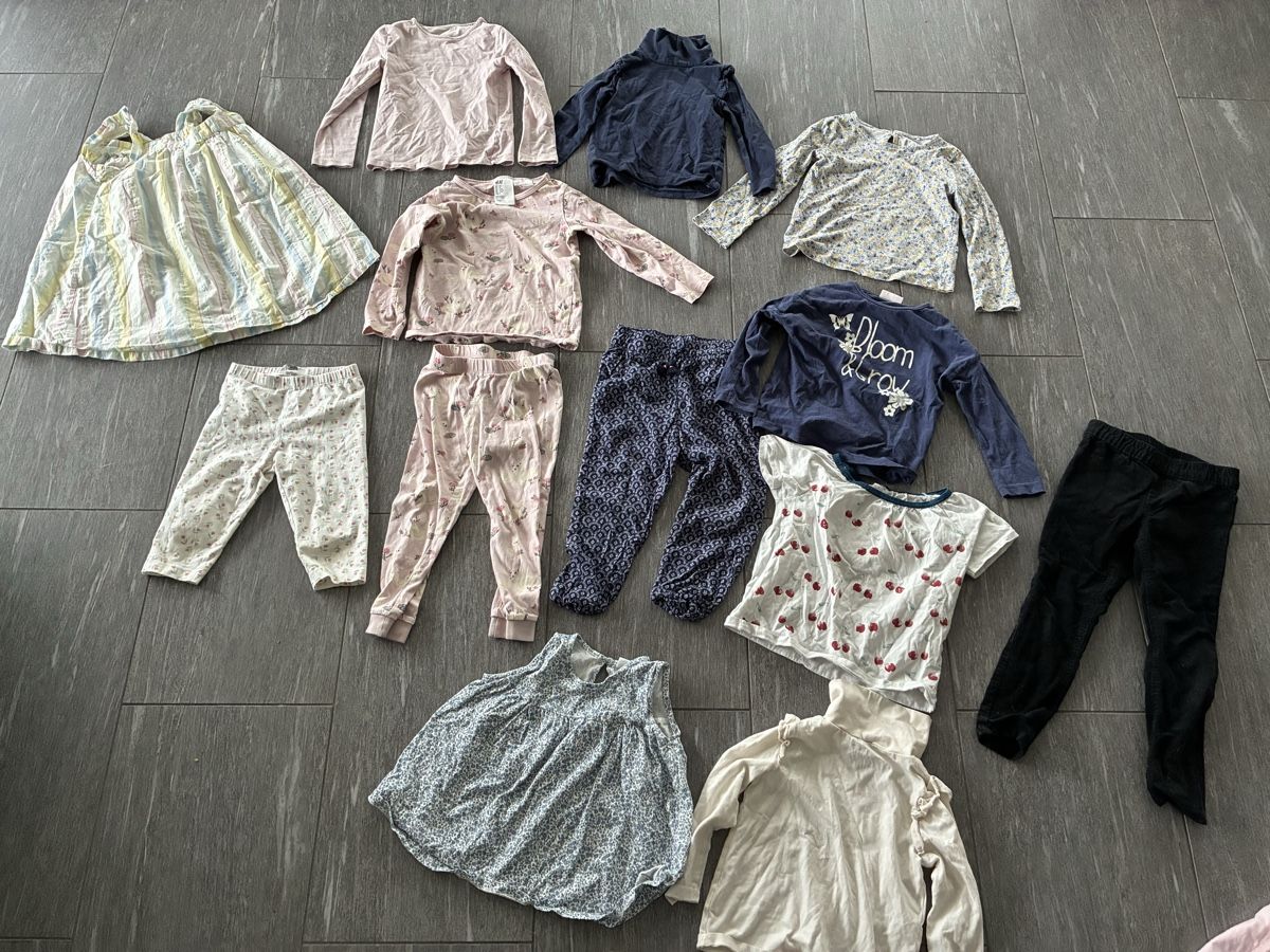 Lotti & Set di vestiti: Mädchen Kleiderpaket, 13-teilig, Grösse 104 – Usato da Muhen venduto da Sally203