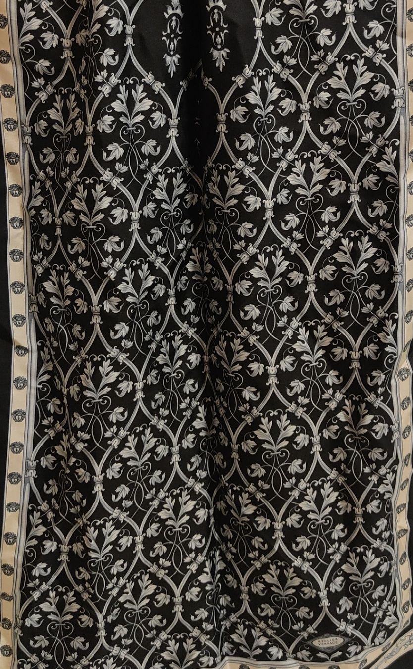 Versace Foulard & Sciarpe: Foulard,écharpe Versace 100% soie – Usato da Biel/Bienne venduto da notfun 1