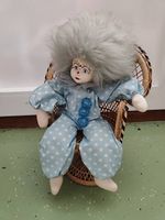Clown auf Stuhl
