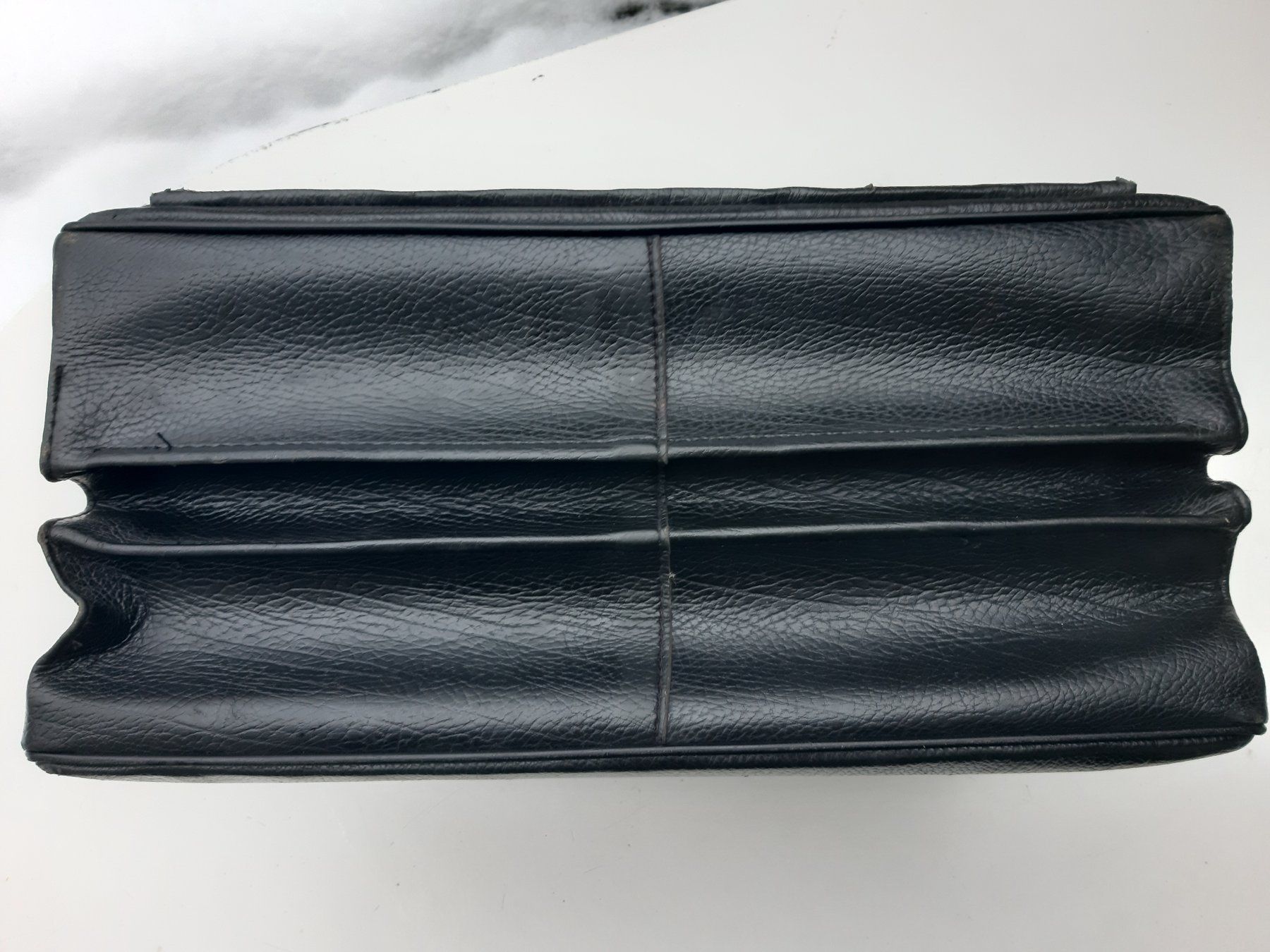 Valigie & Borse: Robuste schwarze Aktentasche mit Aussentaschenfach – Usato da Riedern venduto da martigni_88 3