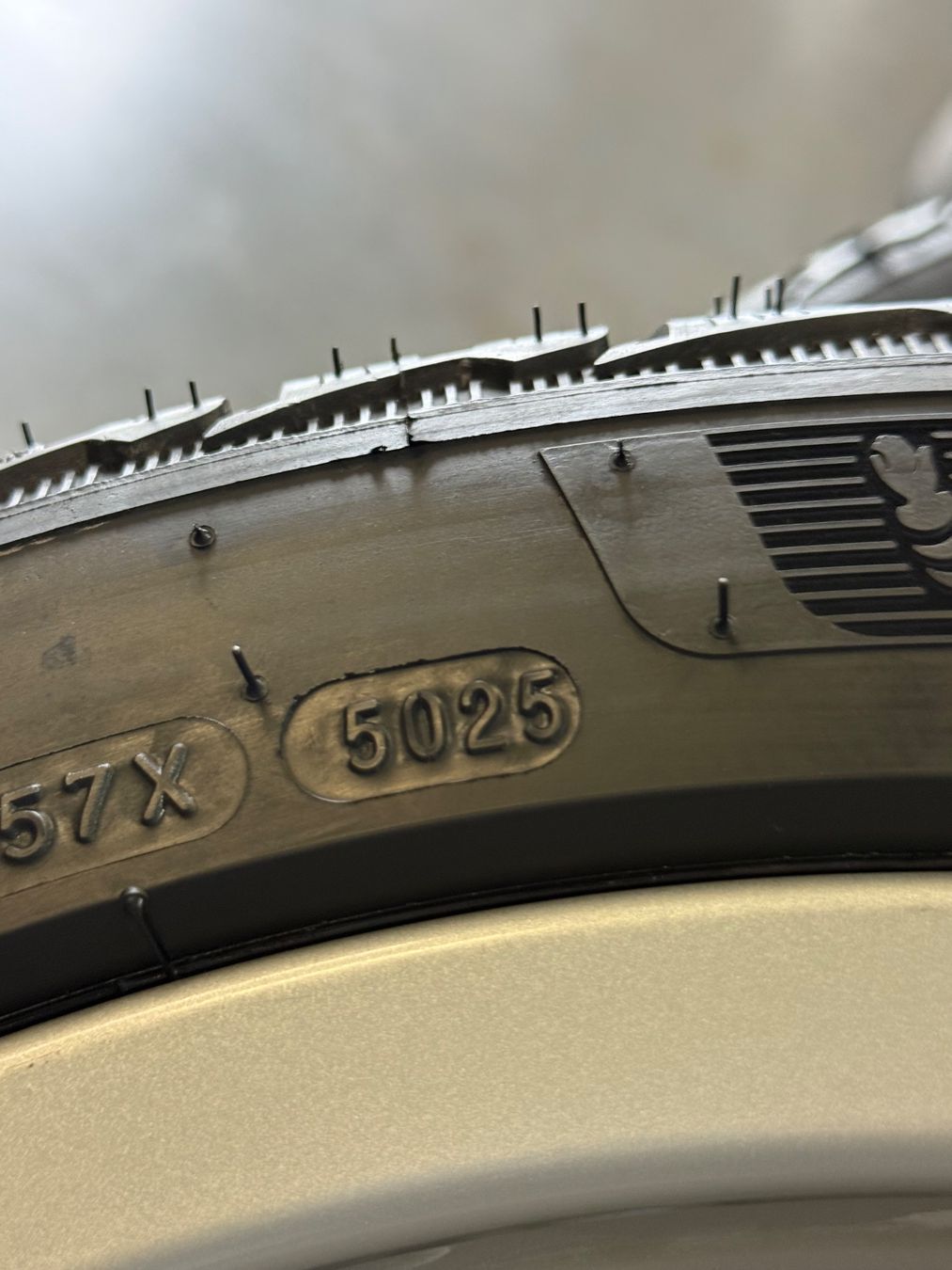 Audi Pneumatici & Ruote complete: Originale Audi A3/S3 8Y Winterräder Neu 18zoll – Nuovo e nell'imballaggio originale da Gerlafingen venduto da Pneu-Puric 6