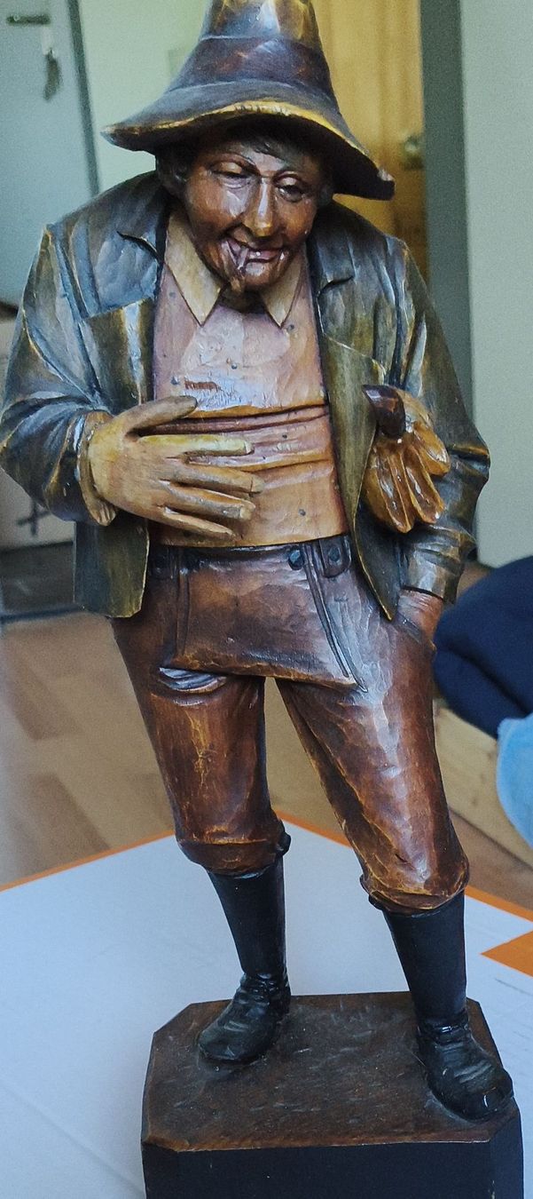 Statuette: Rustikale Holzfigur eines Jägers – Handgeschnitzt! – Usato da Rüfenacht BE venduto da di.kernen