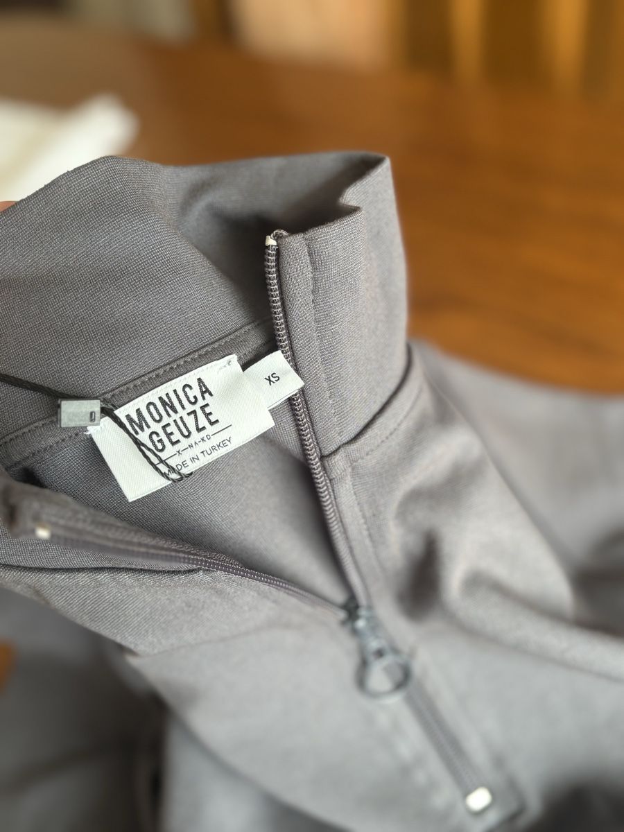 Vestiti: Robe Monica Geuze taille XS – Usato da Attalens venduto da Skorpionica