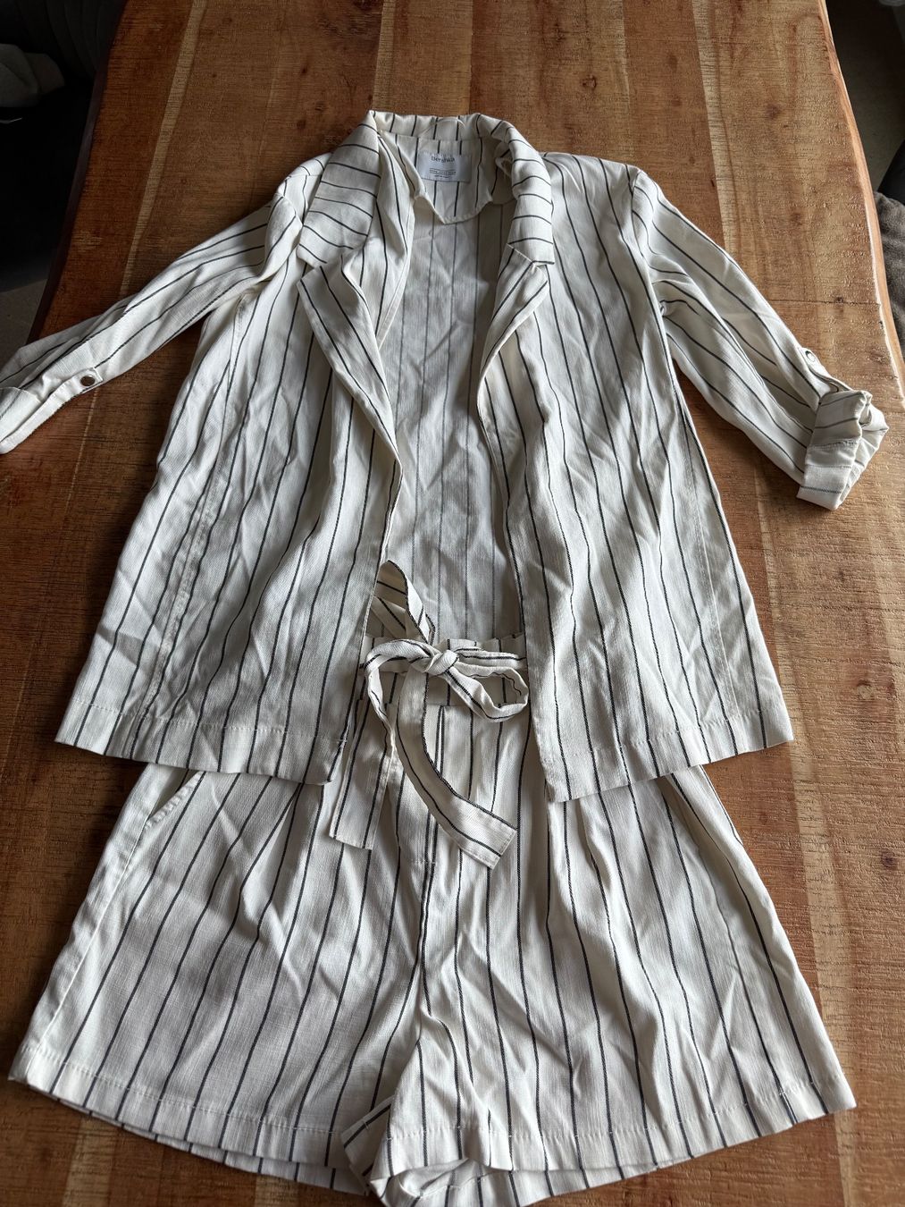 Bershka Completi & Tailleur: Zweiteiler mit Blazer und Shorts – Usato da Rain venduto da Trusso