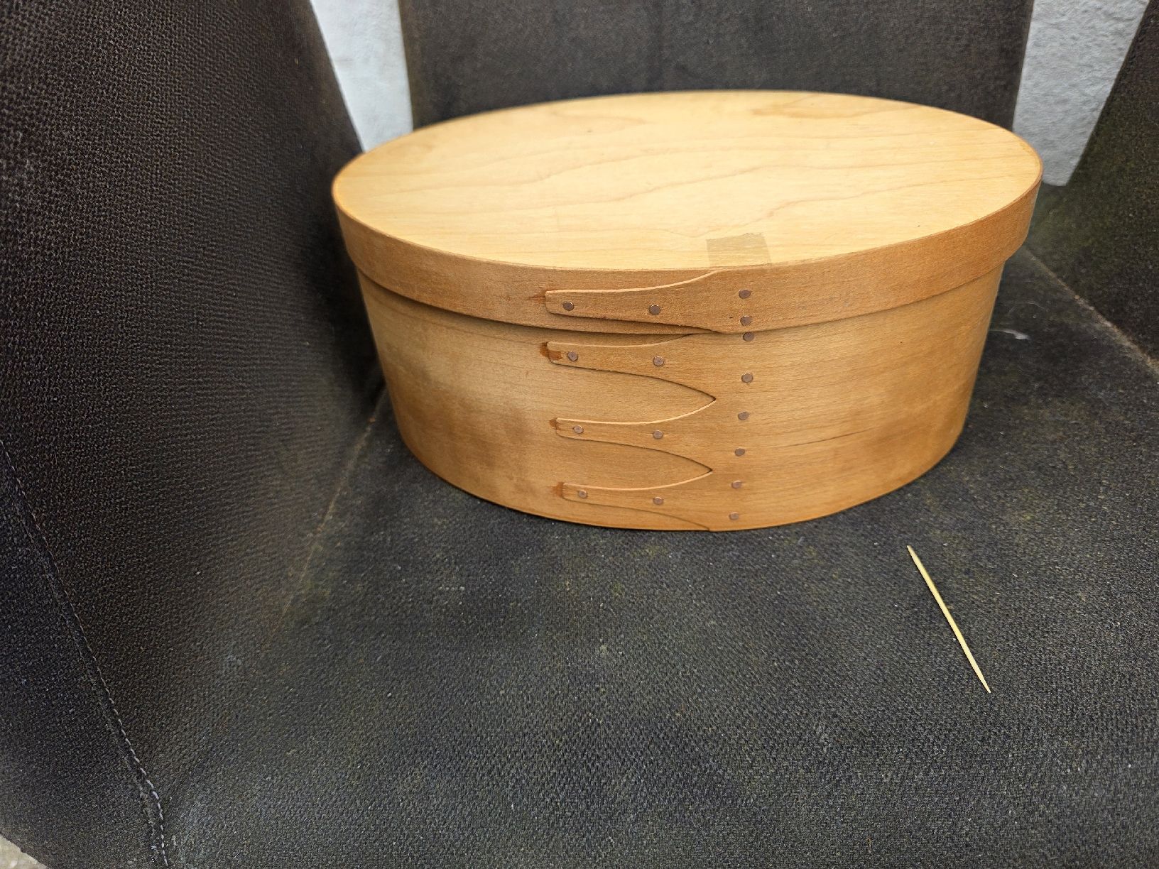 Cassapanche: Holzbox rund mit Deckel natur Grösse ca. 23cm – Usato da Wolfertswil venduto da Antiko