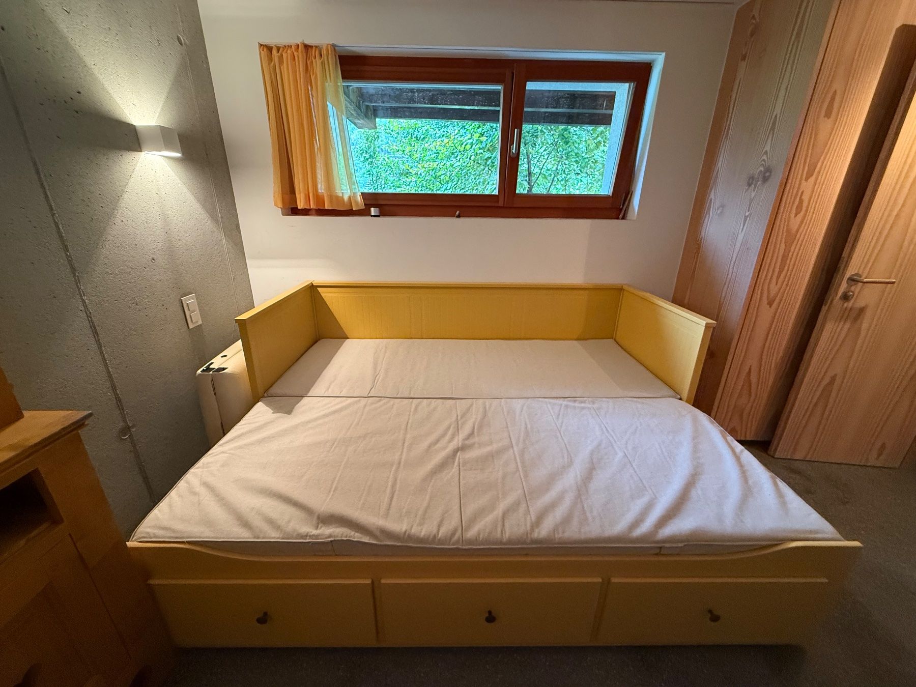 Ikea Betten: Hemnes Sofa lit /comme neuf – Gebraucht aus Vollèges von mou_6yk8 2