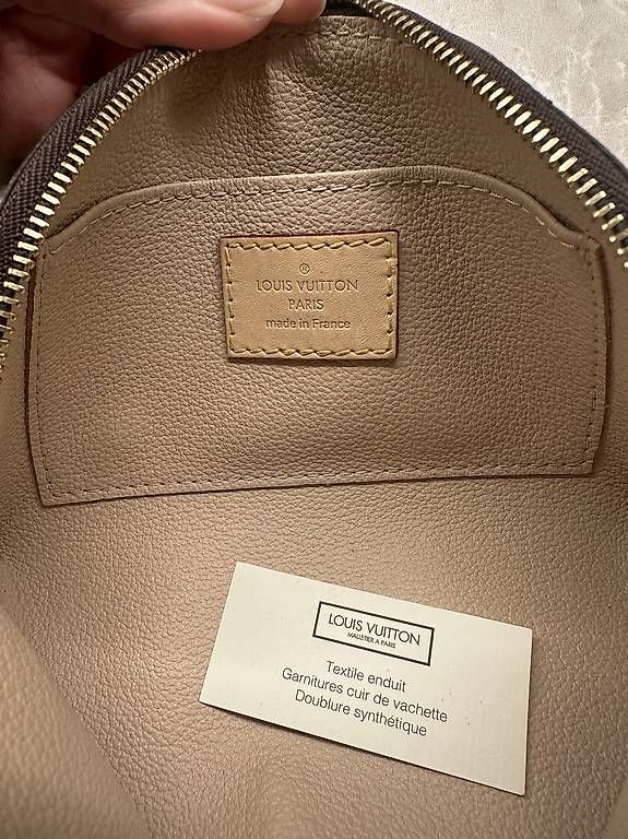 Custodie per cosmetici: Louis Vuitton Kosmetiktasche  – Usato da St. Gallen venduto da fla_j5jj 4