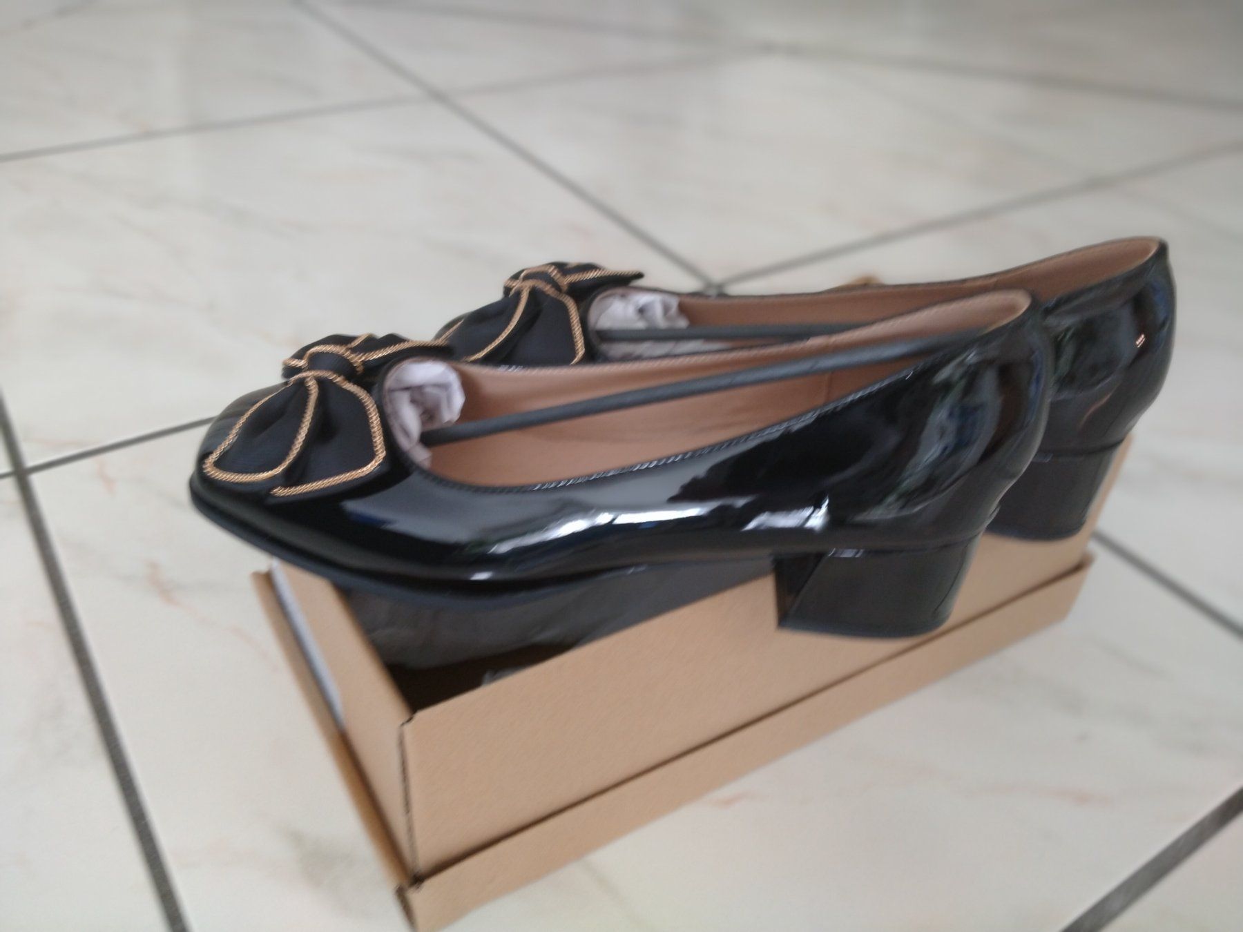 Scarpe da donna: Chaussure vernis noir synthétique taille 39 – Nuovo e nell'imballaggio originale da Veytaux venduto da Christianelucie