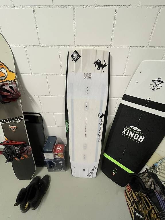 Surfboards & Schwimmbrette: Wakeboard (Preis VB) – Gebraucht aus Wolfhausen von dom_w