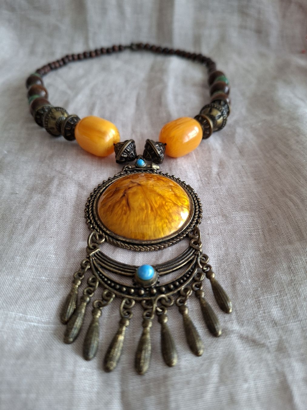 Catenine: Collier Bohème Statement à Grand Pendentif Ambre – Nuovo (secondo la descrizione) da Lutry venduto da Sim_Sta 1
