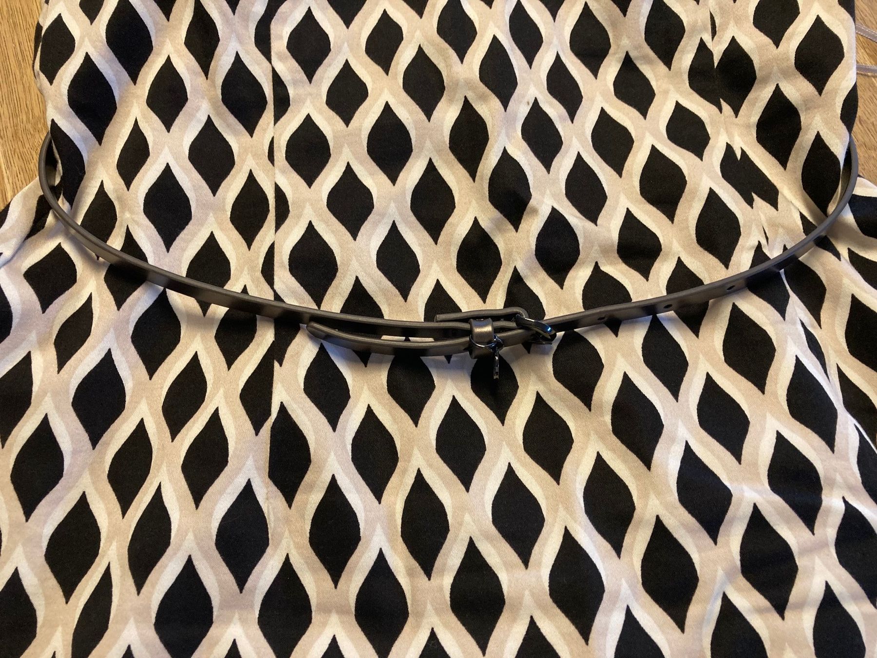 Comma Robes: Robe Comma – D'occasion à Cressier FR par vsa_87b2 2