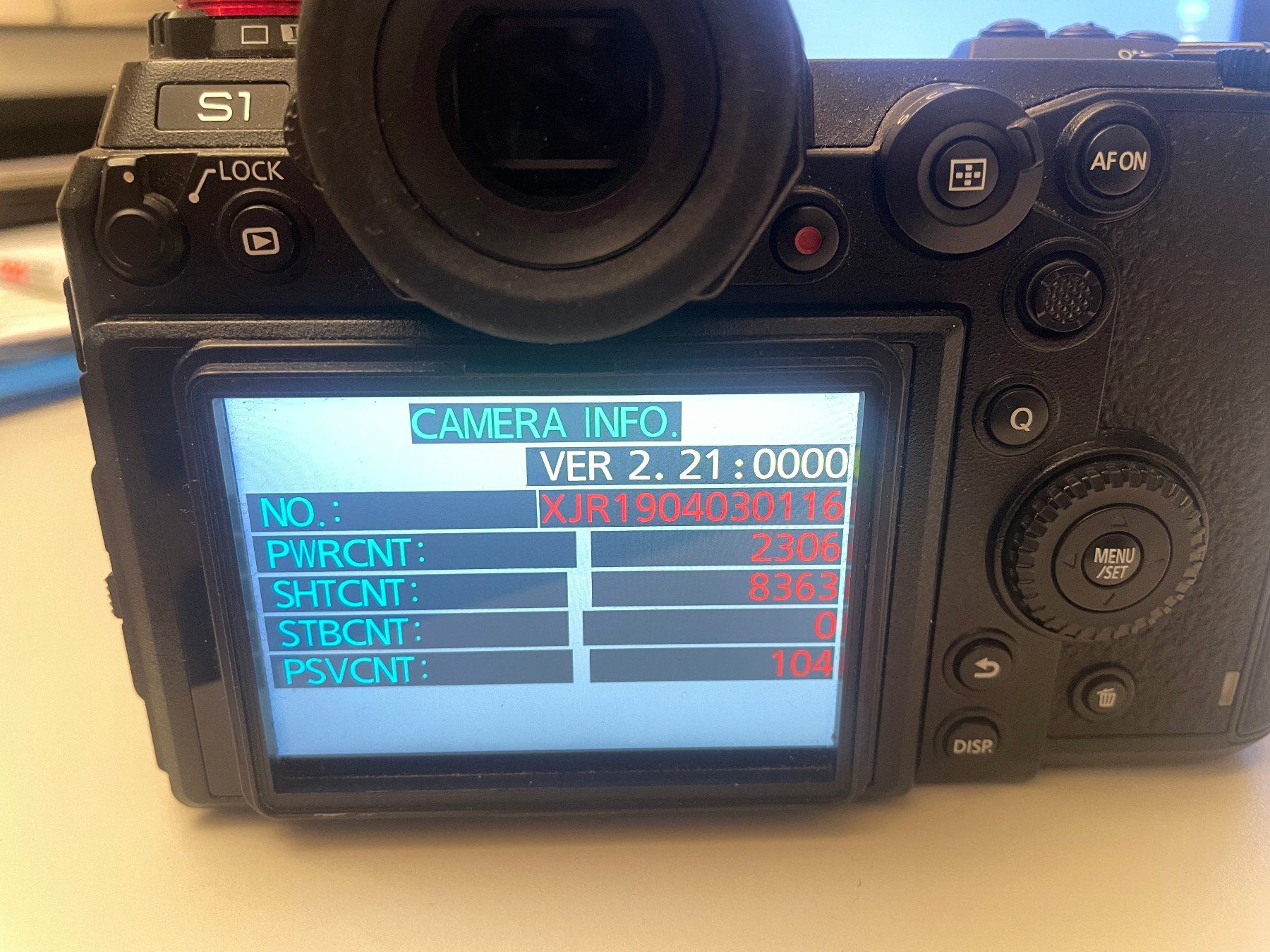 Panasonic Fotocamera: Lumix S1 mit Batteriegriff DMW-BGS1 – Usato da Unterengstringen venduto da simonwidmer 5