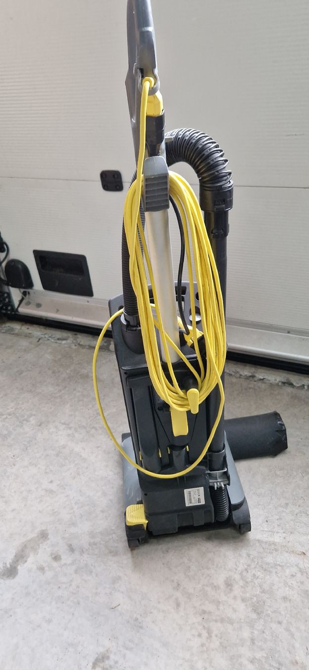 Kärcher Aspirapolveri & Accessori: Aspirobrosseur Karcher professionnel – Usato da St. Ursen venduto da cpi23 3