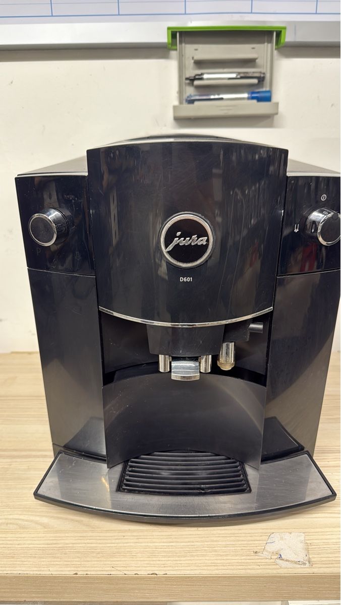 Jura Macchine per caffè & Macchine per espresso: Machine à café Jura D601 – Usato da Soyhières venduto da Jura22