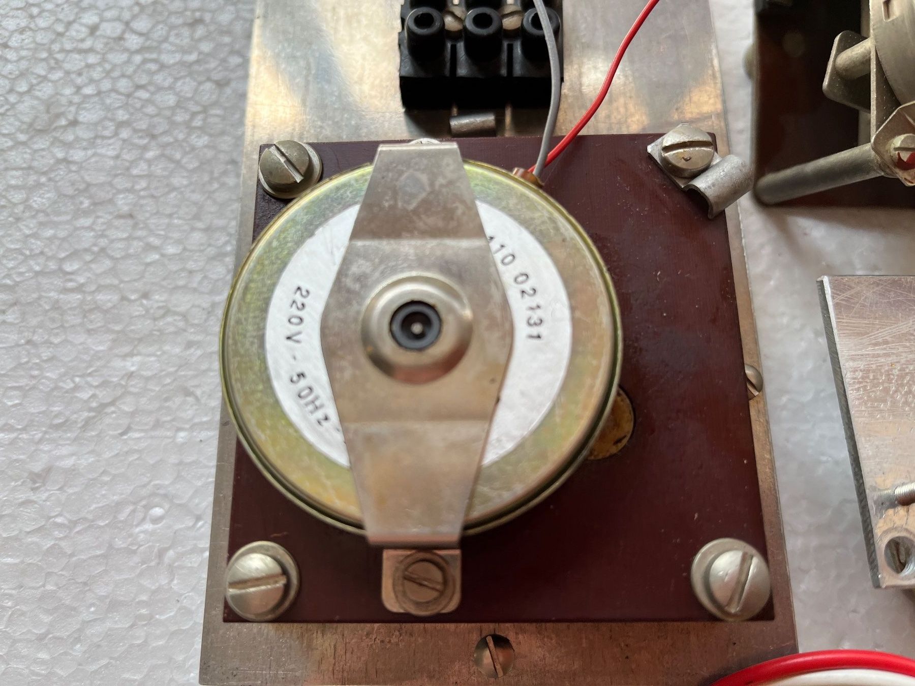 Moteurs: Kleinmotoren 220V – D'occasion à Küblis par hypofacto 4