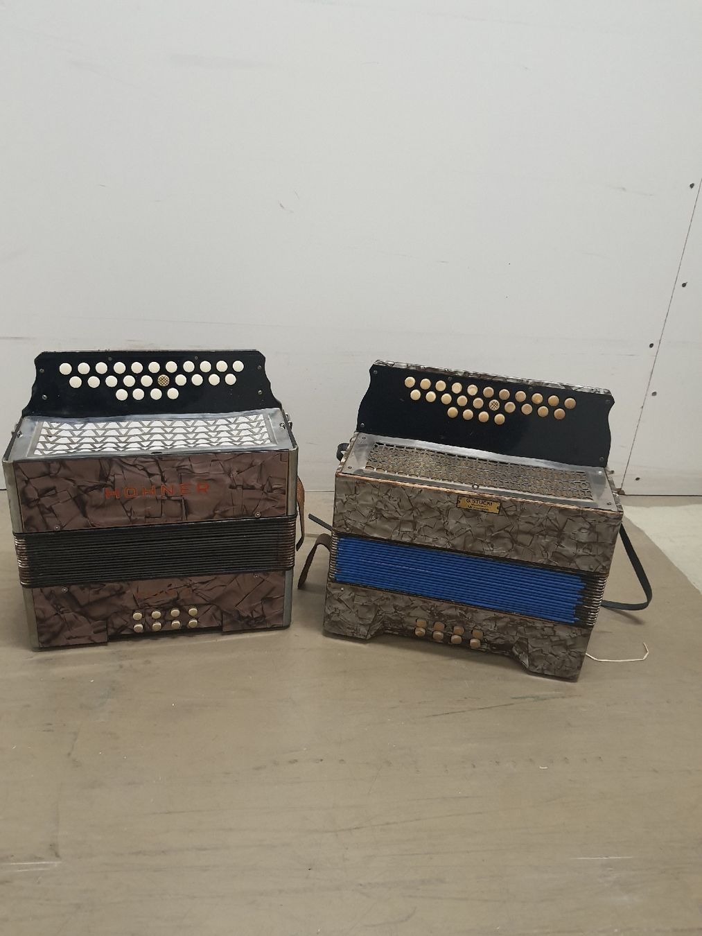 Hohner Strumenti musicali: 2 accordéons hohner diatonique 8 basses – Usato da Pont-de-la-Morge venduto da Mirabelle0 3